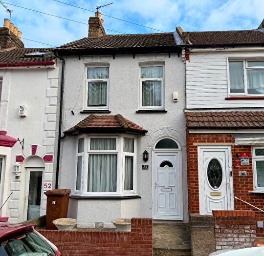 3 Bedroom Terraced House To Rent In Milton Road, Gillingham, Kent, ME7