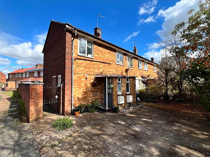 2 Bedroom Maisonette For Sale In Twickenham Road, Hanworth, Feltham, TW13