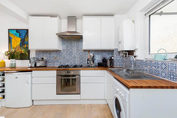 1 Bedroom Flat For Sale In Morgan Court, Battersea High Street, Battersea, SW11