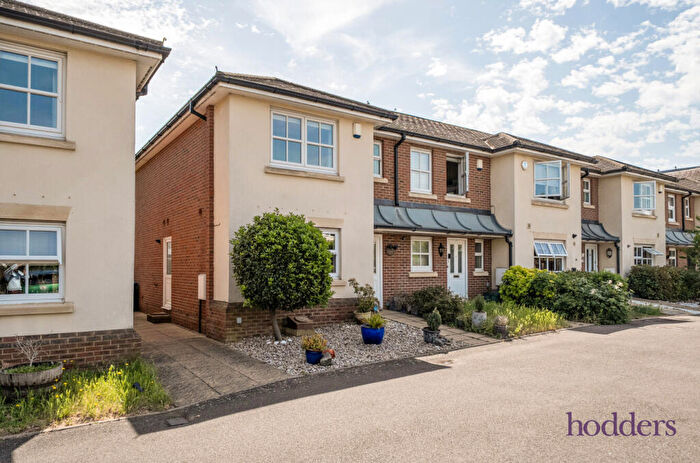 3 Bedroom End Of Terrace House For Sale In Addlestone, Surrey, KT15