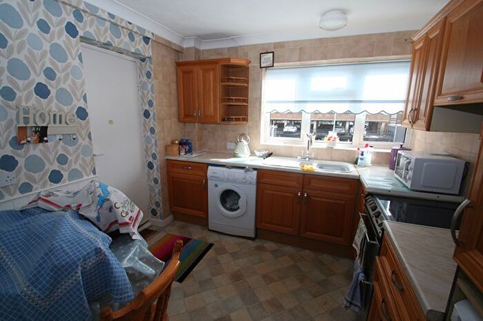 2 Bedroom Flat For Sale In Hamilton Ct, Drake Avenue, Worthing, BN12