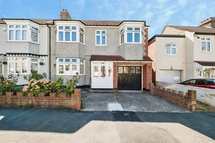3 Bedroom End Of Terrace House For Sale In Globe Road, Hornchurch, RM11