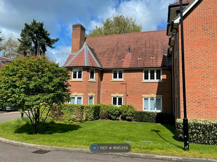 2 Bedroom Flat To Rent In The Lodge, Guildford, GU1