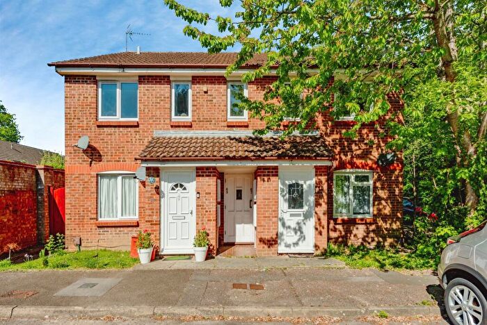 1 Bedroom Maisonette For Sale In Glenview Close, Crawley, RH10
