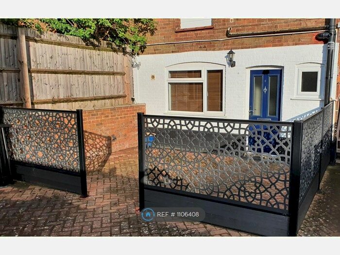 Studio To Rent In Western Road, Tring, HP23