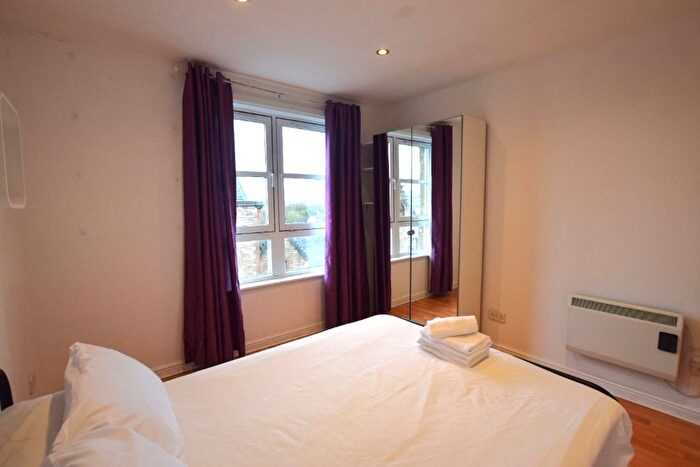 2 Bedroom Flat To Rent In Broughton Road, Broughton, Edinburgh, EH7