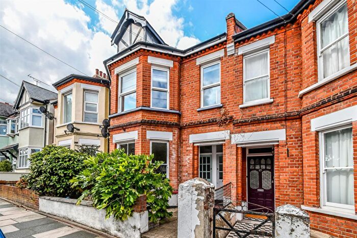 2 Bedroom Flat For Sale In Victoria Drive, Leigh-On-Sea, SS9