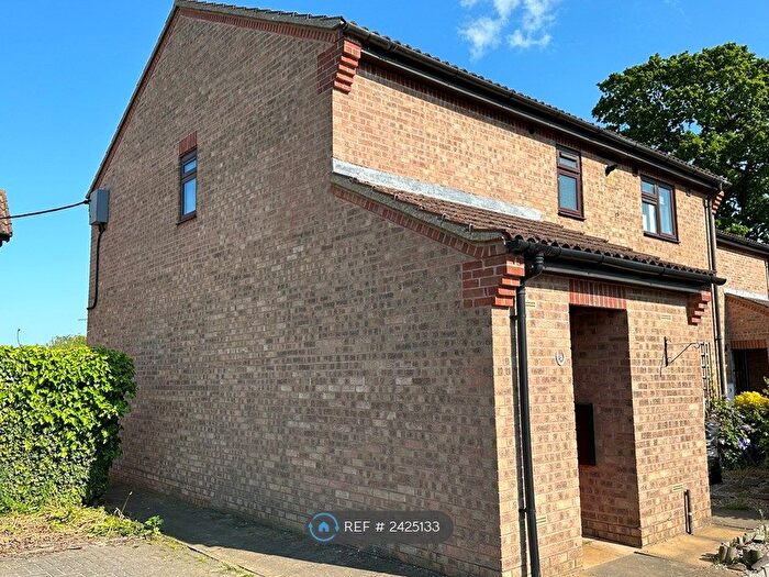 2 Bedroom Maisonette To Rent In Cricketers Close, Broomfield, Chelmsford, CM1