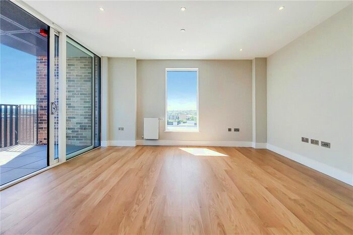 1 Bedroom Flat To Rent In Greyhound Parade, Wimbledon Grounds, London, SW17