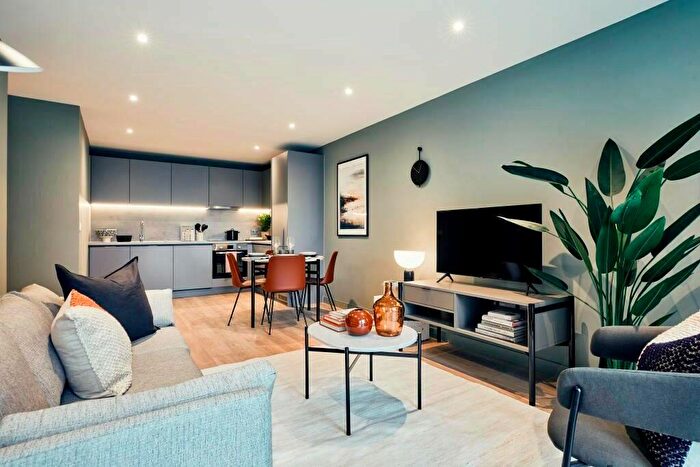 2 Bedroom Apartment To Rent In Clyde Place, Glasgow, G5