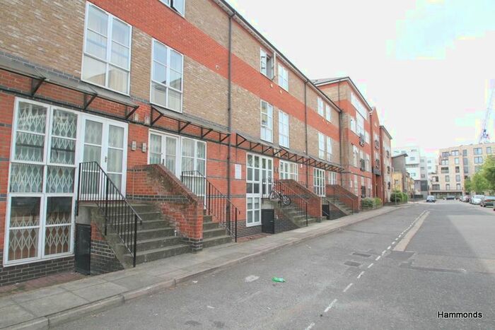 3 Bedroom Flat To Rent In Hawgood Street, London, E3