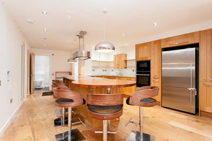 3 Bedroom Flat To Rent In Dunston Road, Haggerston, E8