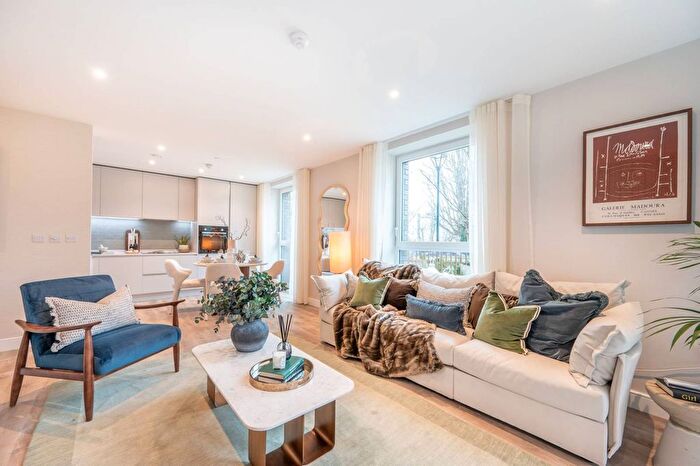 2 Bedroom Flat For Sale In Grand Union, Alperton, HA0