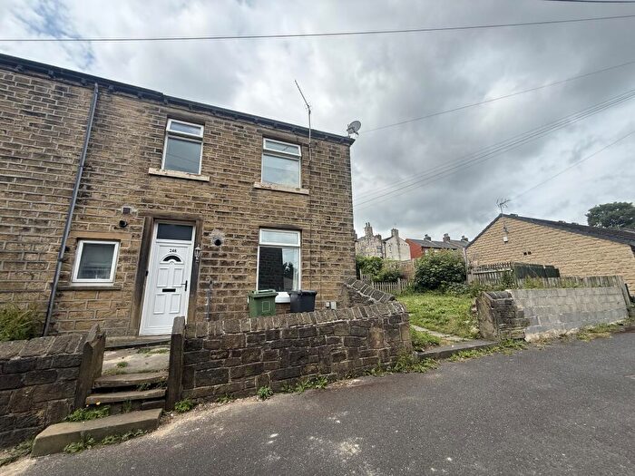 2 Bedroom House To Rent In Blackmoorfoot Road, Huddersfield, HD4