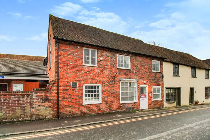 Semi-Detached House To Rent In Silverless Street, Marlborough, SN8