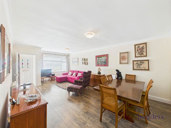 2 Bedroom Maisonette For Sale In Addlestone, Surrey, KT15