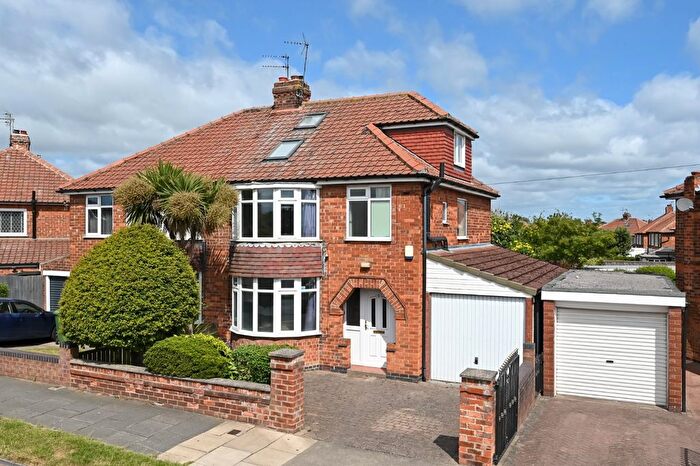 4 Bedroom Semi-Detached House For Sale In Lyndale Avenue, Osbaldwick, York, YO10