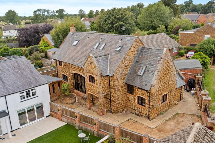 4 Bedroom Detached House For Sale In Ivydene Barn, Broughton, NN14
