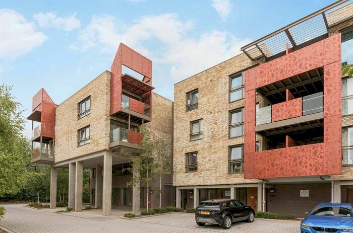3 Bedroom Flat To Rent In Blondin Way, Rotherhithe, SE16