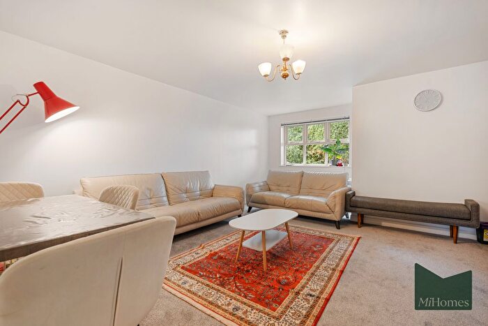 2 Bedroom Flat For Sale In Harper Close, London, N14