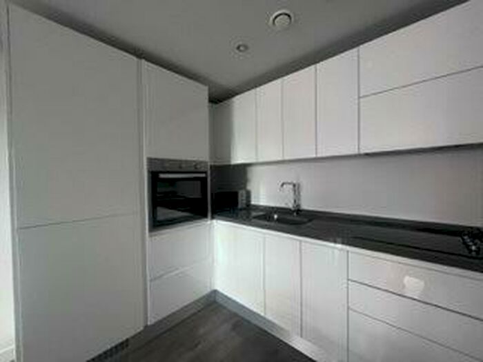 2 Bedroom House To Rent In Neptune Place, Grafton Street, L8