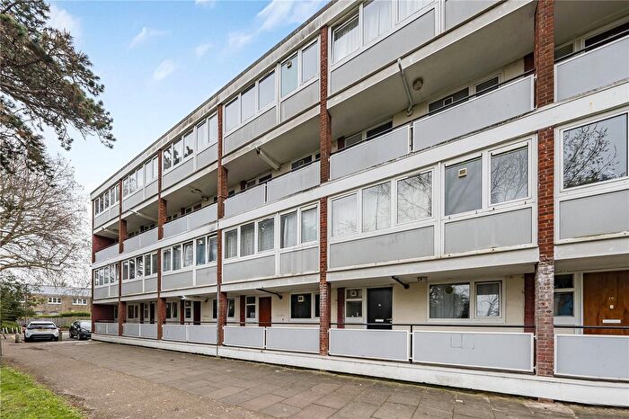 3 Bedroom Maisonette For Sale In Shawford Court, Roehampton, SW15