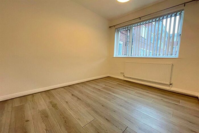2 Bedroom Apartment For Sale In Windsor Court, Ashton Lane, Sale, M33