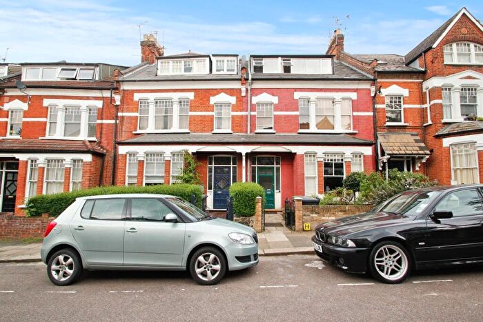 Flat To Rent In Ivy Gardens London, N8