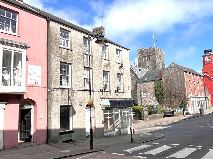 2 Bedroom Flat For Sale In Castle Terrace, Pembroke, Pembrokeshire, SA71