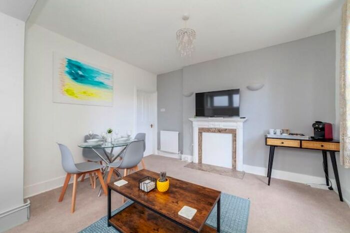 1 Bedroom Flat To Rent In Madeley Road, London, W5