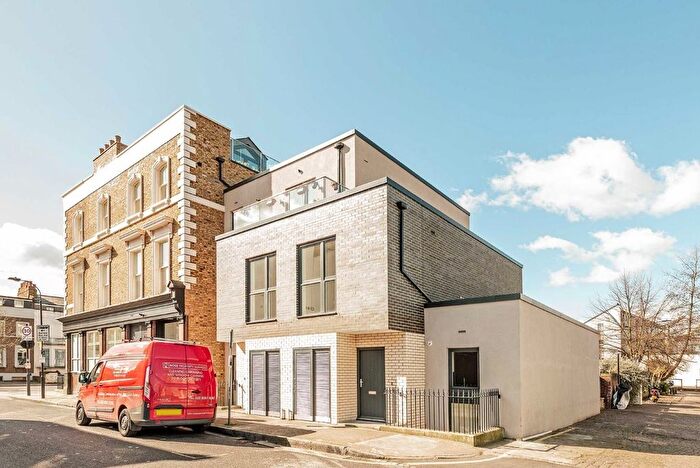 3 Bedroom Terraced House To Rent In Goldhawk Road, London, W12