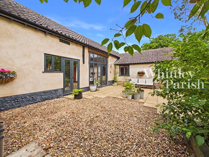 3 Bedroom Barn Conversion For Sale In Elm Grove, Garboldisham, Diss, IP22