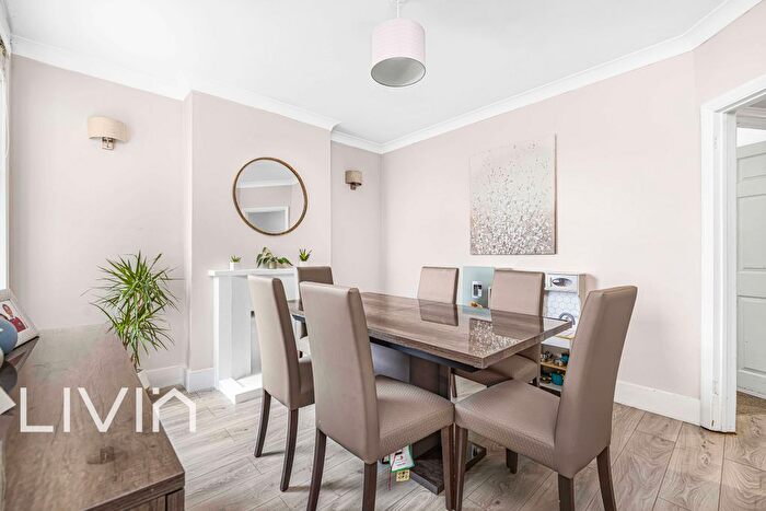 2 Bedroom End Of Terrace House For Sale In Ravenswood Road, Croydon, Surrey, CR0