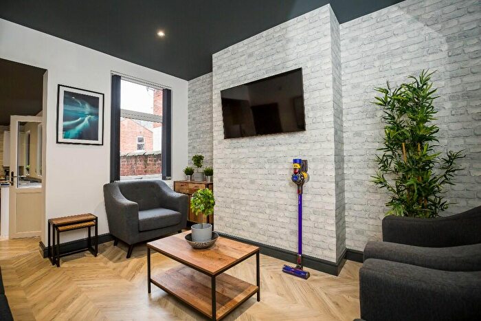 6 Bedroom Terraced House To Rent In Gladstone Road - House Share - July, CH1