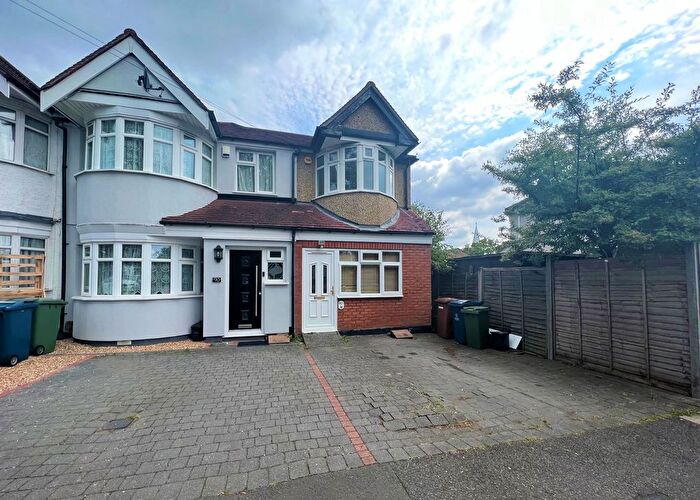 2 Bedroom End Of Terrace House To Rent In Kings Road, Harrow, HA2