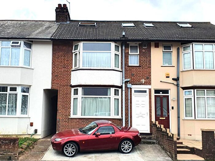 4 Bedroom Terraced House For Sale In St Augustine Avenue, Saints Area, Luton, Bedfordshire, LU3