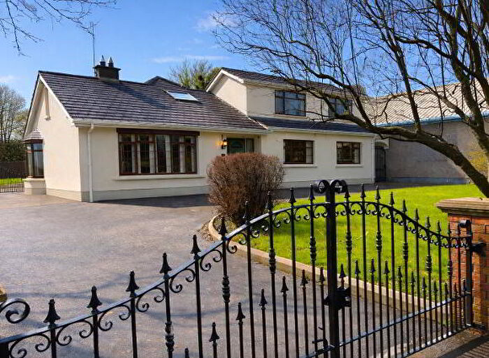 5 Bedroom Detached Chalet Bungalows For Sale In Tandragee Road, Dungannon, BT70