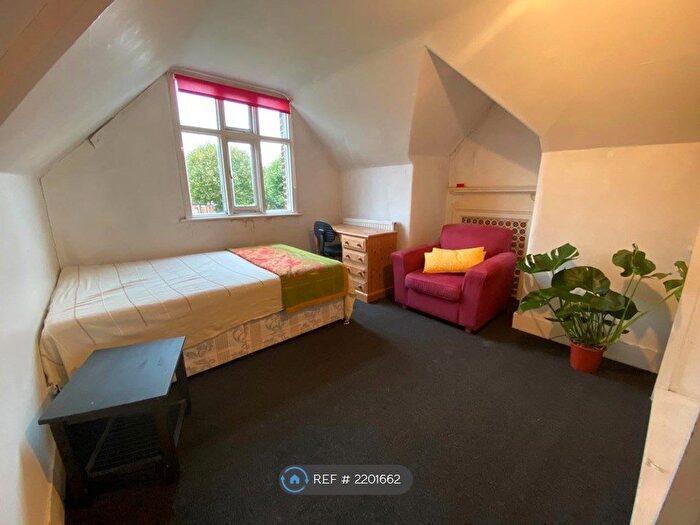 4 Bedroom Flat To Rent In St. Margarets Road, London, SE4