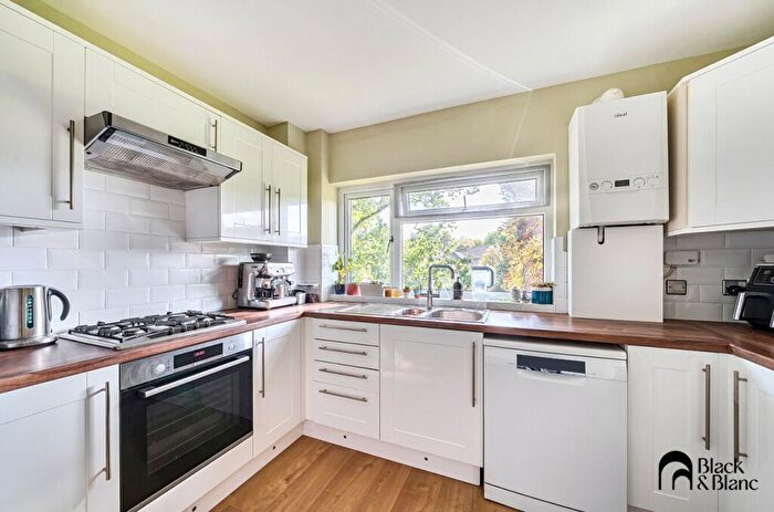 2 Bedroom Apartment For Sale In Silverwood Close, Beckenham, BR3