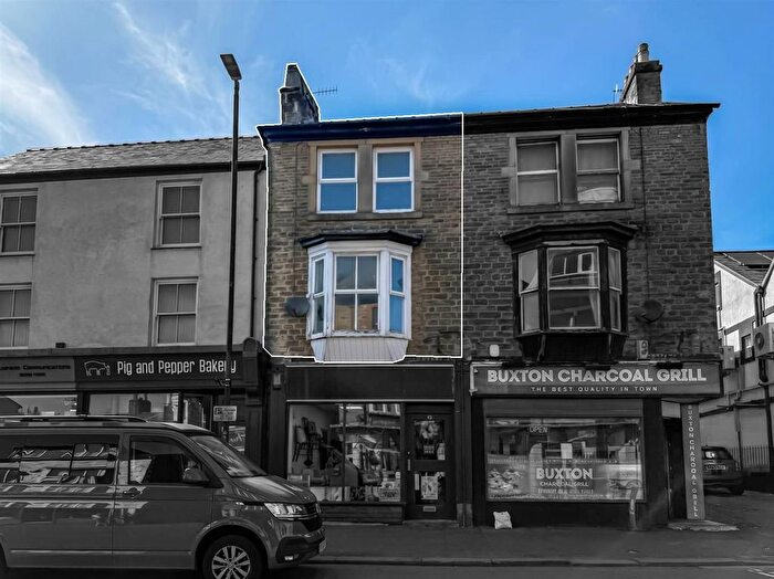 2 Bedroom Flat For Sale In High Street, Buxton, Derbyshire, SK17