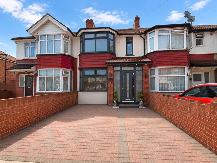 4 Bedroom Terraced House For Sale In Park Avenue, Southall, UB1