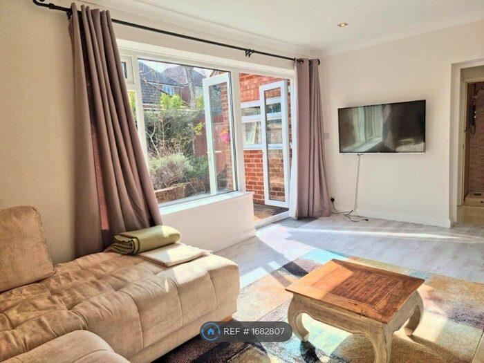 4 Bedroom Semi-Detached House To Rent In Swarthmore Road, Birmingham, B29