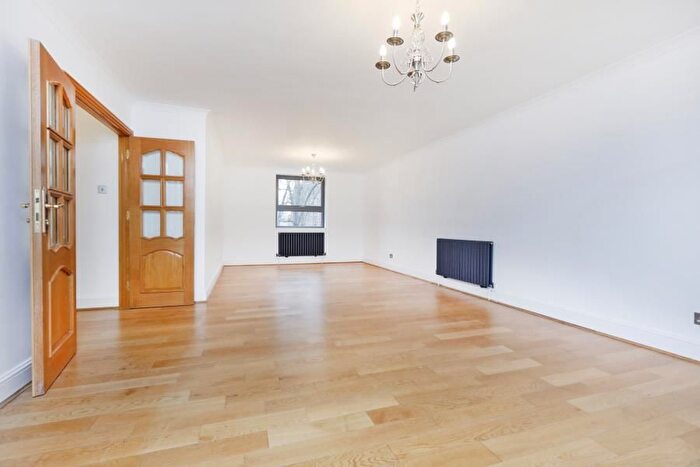 3 Bedroom Flat To Rent In Serlby Court, Somerset Square, Kensington, W14