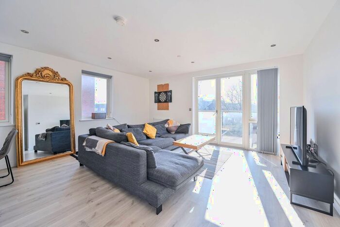 2 Bedroom Flat To Rent In Queens Road, Peckham, London, SE15