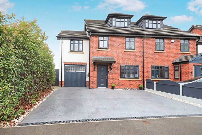 4 Bedroom Semi-Detached House For Sale In Rose Gardens, Willenhall, WV13