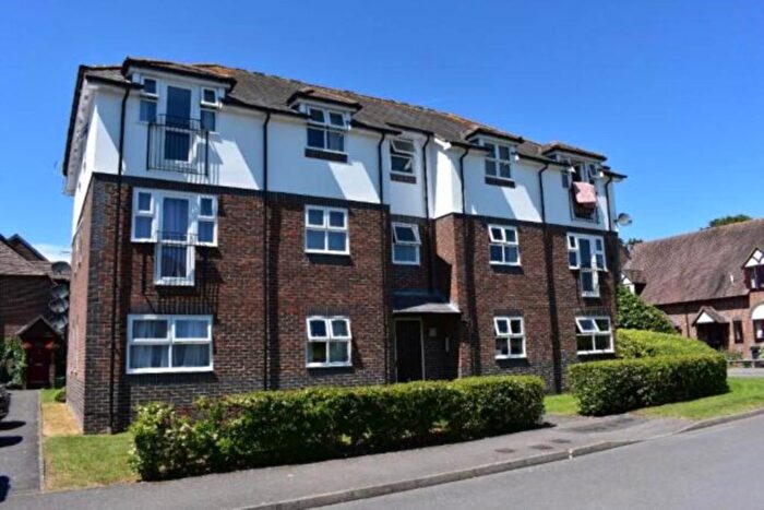 2 Bedroom Flat To Rent In St Michaels Close, Lambourn, RG17