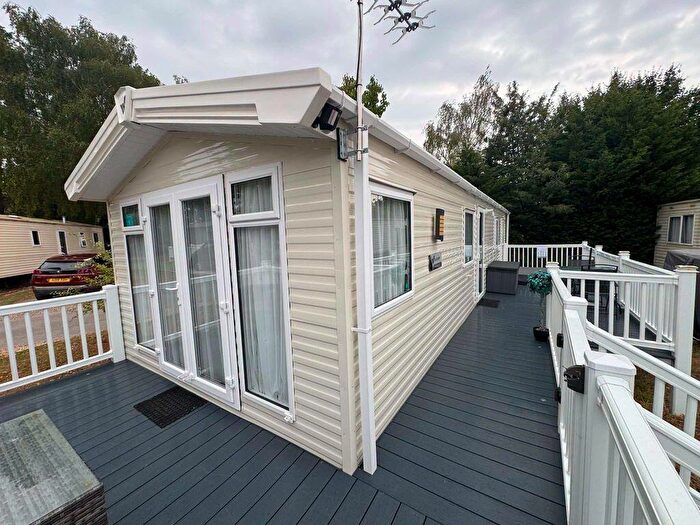 2 Bedroom Lodge For Sale In Tattershall Lakes, Tattershall, LN4