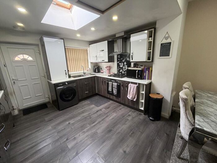 4 Bedroom Terraced House To Rent In Aberdeen Place, Bradford, BD7
