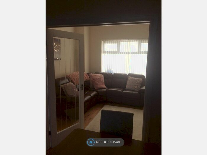 3 Bedroom Semi-Detached House To Rent In Poulton Road, Southport, PR9