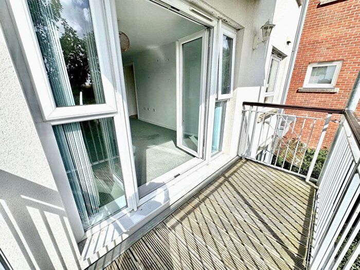 1 Bedroom Flat For Sale In Newfoundland Drive, Poole, BH15